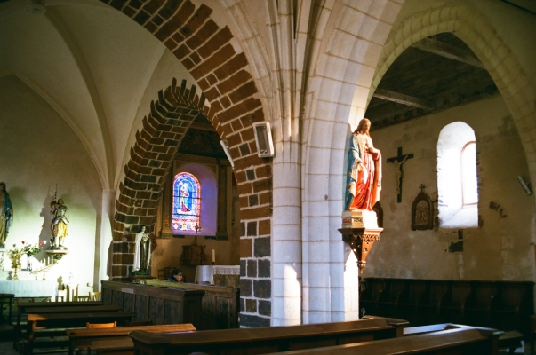 Pilier du SC central de l'église.jpg